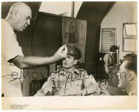 8h301 EXODUS candid 8.25x10 still '61 Otto Preminger explains a scene to Paul Newman in uniform!