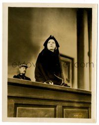 8h532 KISS 8.25x10.25 still '29 close up of Greta Garbo on the stand in courtroom!