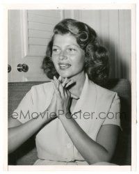 8h737 RITA HAYWORTH 7.25x9 news still '57 close up when she was interviewed for her life story!