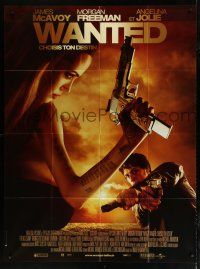 8m991 WANTED French 1p '08 great c/u of sexy Angelina Jolie with gun & James McAvoy!