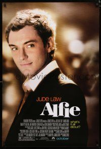 8t030 ALFIE advance DS 1sh '04 directed by Charles Shyer, cool image of Jude Law in title role!