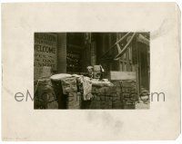 9a169 CAMERAMAN 8x10.25 still '28 Buster Keaton hiding with his camera behind a pile of boxes!