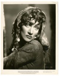 9a336 GOLDEN EARRINGS 8x10.25 still '47 best portrait of sexy gypsy Marlene Dietrich!