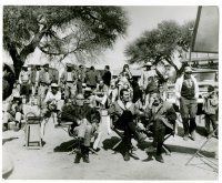 9a394 HOUR OF THE GUN candid 8.25x10 still '67 John Sturges, James Garner & Robert Ryan on set!