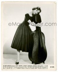 9a571 LOVE IN THE AFTERNOON 8.25x10 still '57 full-length Audrey Hepburn leaning on cello case!