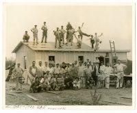 9a935 UNITED ARTISTS STUDIO 8.25x10 still '32 wonderful image of employees clowning on building!