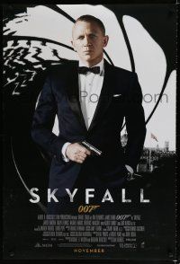 9b672 SKYFALL int'l advance DS 1sh '12 cool image of Daniel Craig as Bond in gun barrel!