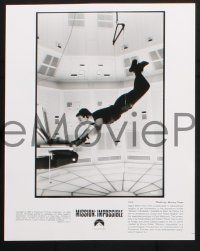 9c882 MISSION IMPOSSIBLE presskit w/ 5 stills '96 Tom Cruise action, Brian De Palma candid!
