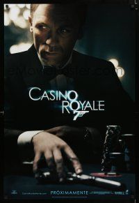 9m175 CASINO ROYALE Spanish/U.S. teaser DS 1sh '06 Craig as James Bond sitting at poker table w/gun!