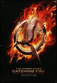 9m391 HUNGER GAMES: CATCHING FIRE teaser DS 1sh '13 every revolution begins with a spark!