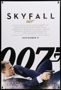 9m686 SKYFALL advance DS 1sh '12 cool c/u of Daniel Craig as James Bond on back shooting gun!