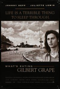 9m823 WHAT'S EATING GILBERT GRAPE 1sh '93 huge close up of Johnny Depp in small town!