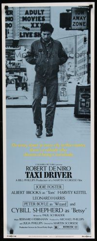 9w769 TAXI DRIVER insert '76 Robert De Niro walking alone, directed by Martin Scorsese!
