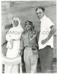 9y496 LAWRENCE OF ARABIA candid 7.25x9.5 still '62 King Hussein of Jordan w/ David Lean & O'Toole!