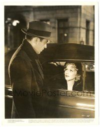 9y543 MALTESE FALCON 8.25x10 still '41 Humphrey Bogart as Sam Spade stares at Gladys George in car