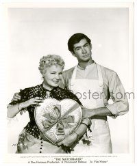 9y565 MATCHMAKER 8.25x10 still '58 posed portrait of Anthony Perkins & Shirley Booth with heart!