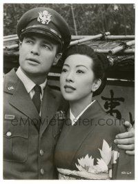 9y780 SAYONARA 7x9.5 still '57 c/u of military pilot Marlon Brando & Japanese dancer Miiko Taka!