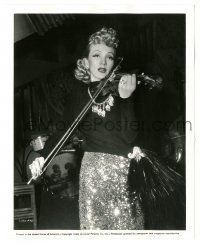 9y790 SEVEN SINNERS candid 8.25x10 still '40 Marlene Dietrich entertains the cast with her violin!