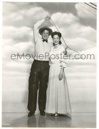 9y847 STORY OF WILL ROGERS 7.25x9.5 still '52 Will Rogers Jr. doing lasso trick with Jane Wyman!