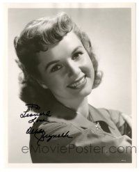1a415 DEBBIE REYNOLDS signed 8x10 still '50s head & shoulders smiling portrait of the pretty star!