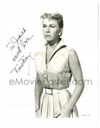 1a418 DORIS DAY signed 8x10 still '56 c/u looking worried in Hitchcock's The Man Who Knew Too Much!