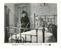 1a527 MARGARET LOCKWOOD signed 8x10.25 still '40 w/raincoat in Carol Reed's The Girl in the News!