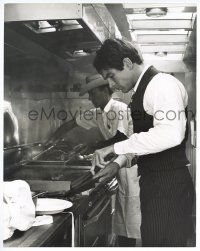 1b033 BONNIE & CLYDE candid deluxe 11x14 still '67 c/u of Warren Beatty cooking steak by McCarty!
