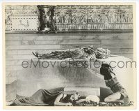 1b050 CLEOPATRA 11.25x14 still '63 Elizabeth Taylor in elaborate outfit laying dead on altar!