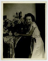 1b070 DOROTHY JORDAN deluxe 10x13 still '20s pretty smiling close up with flowers by Hurrell!