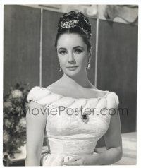 1b082 ELIZABETH TAYLOR deluxe 9.5x11.5 still '63 close portrait in elegant dress from The VIPs!