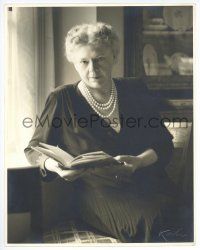 1b084 ETHEL BARRYMORE signed deluxe 11x14 still '51 close up reading book by David Kovar!