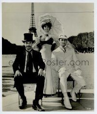 1b102 GREAT RACE deluxe 10.25x12 still '65 Natalie Wood, Curtis & Lemmon posing by Eiffel Tower!