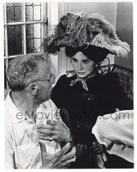 1b189 MY FAIR LADY candid deluxe 10.5x13.5 still '64 Audrey Hepburn on the set with George Cukor!