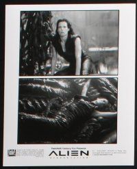 1b791 ALIEN RESURRECTION presskit w/ 5 stills '97 Sigourney Weaver, Winona Ryder, Ron Perlman!