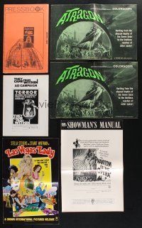 2a094 LOT OF 18 CUT PRESSBOOKS '60s-70s great advertising images from a variety of movies!