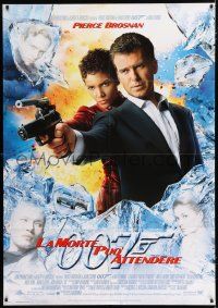 2b039 DIE ANOTHER DAY Italian 1p '02 Pierce Brosnan as James Bond & Halle Berry as Jinx!