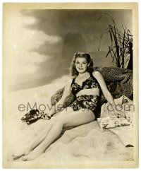 2d128 ANN SHERIDAN 8.25x10 still '40s the sexy Oomph Girl wearing swimsuit relaxing on the beach!