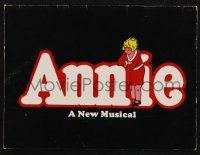2g340 ANNIE souvenir program book '77 on Broadway, from Harold Gray's famous comic strip!