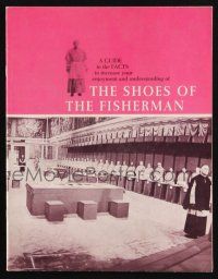 2g655 SHOES OF THE FISHERMAN fact guide '68 Pope Anthony Quinn tries to prevent WWIII!