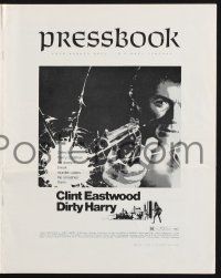 2g540 DIRTY HARRY pressbook '71 great c/u of Clint Eastwood pointing gun, Don Siegel crime classic