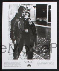 2g763 GHOST presskit w/ 13 stills '90 great images of dead Patrick Swayze & sexy Demi Moore!