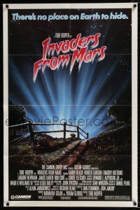 2x346 INVADERS FROM MARS PG-version 1sh '86 Tobe Hooper, art by Rider, no place on Earth to hide!