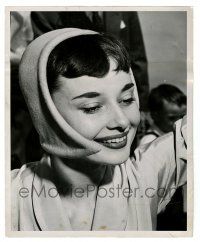 2z090 AUDREY HEPBURN deluxe 8.25x10 still '52 on a voyage to Italy after starring in Gigi on stage!