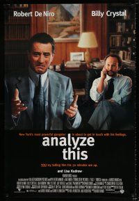 3b058 ANALYZE THIS DS 1sh '99 psychiatrist Billy Crystal is analyzing gangster Robert De Niro!