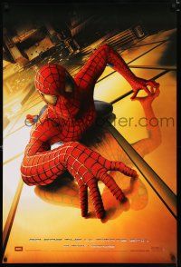 3b694 SPIDER-MAN DS reproduction poster '02 Tobey Maguire crawling up wall, Sam Raimi!