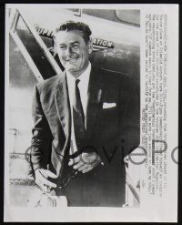 3f456 ERROL FLYNN 2 7.25x9 news photos '50s cool images of the star in suits, seated & w/ airplane!