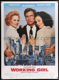 4c997 WORKING GIRL French 1p '89 Harrison Ford, Melanie Griffith & Sigourney Weaver over New York!