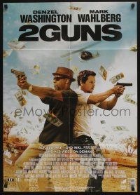 4g523 2 GUNS video German '13 cool action image of Denzel Washington & Mark Wahlberg!