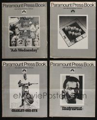 4h073 LOT OF 15 UNCUT PARAMOUNT PRESSBOOKS '70s advertising images from a variety of movies!