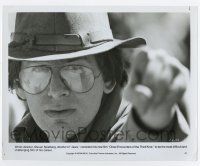 4m222 CLOSE ENCOUNTERS OF THE THIRD KIND candid 8x10.25 still '77 best c/u of Steven Spielberg!